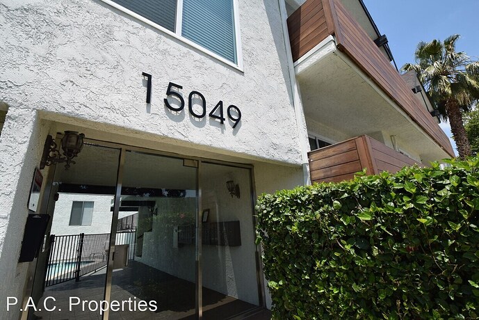 studio-1-bath-apartment---15049-burbank-b-los-angeles-ca-primary-photo
