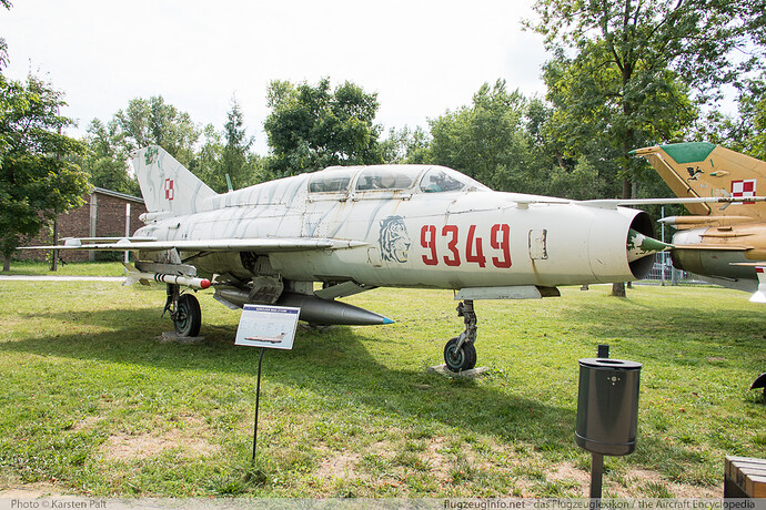 mikoyan_mig-21um_polishaf_9349_1_polishaviationm
