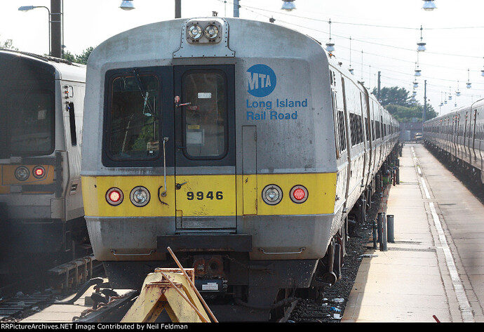 M3_9946_nee9892_12_Cars_Layup_Ronkonkoma_Yard